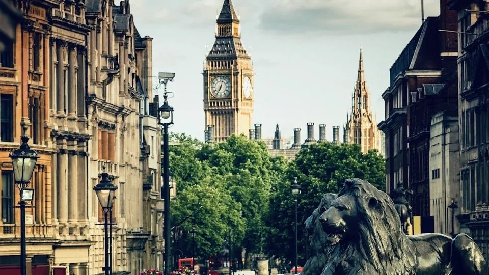 Running past London landmarks in the early morning