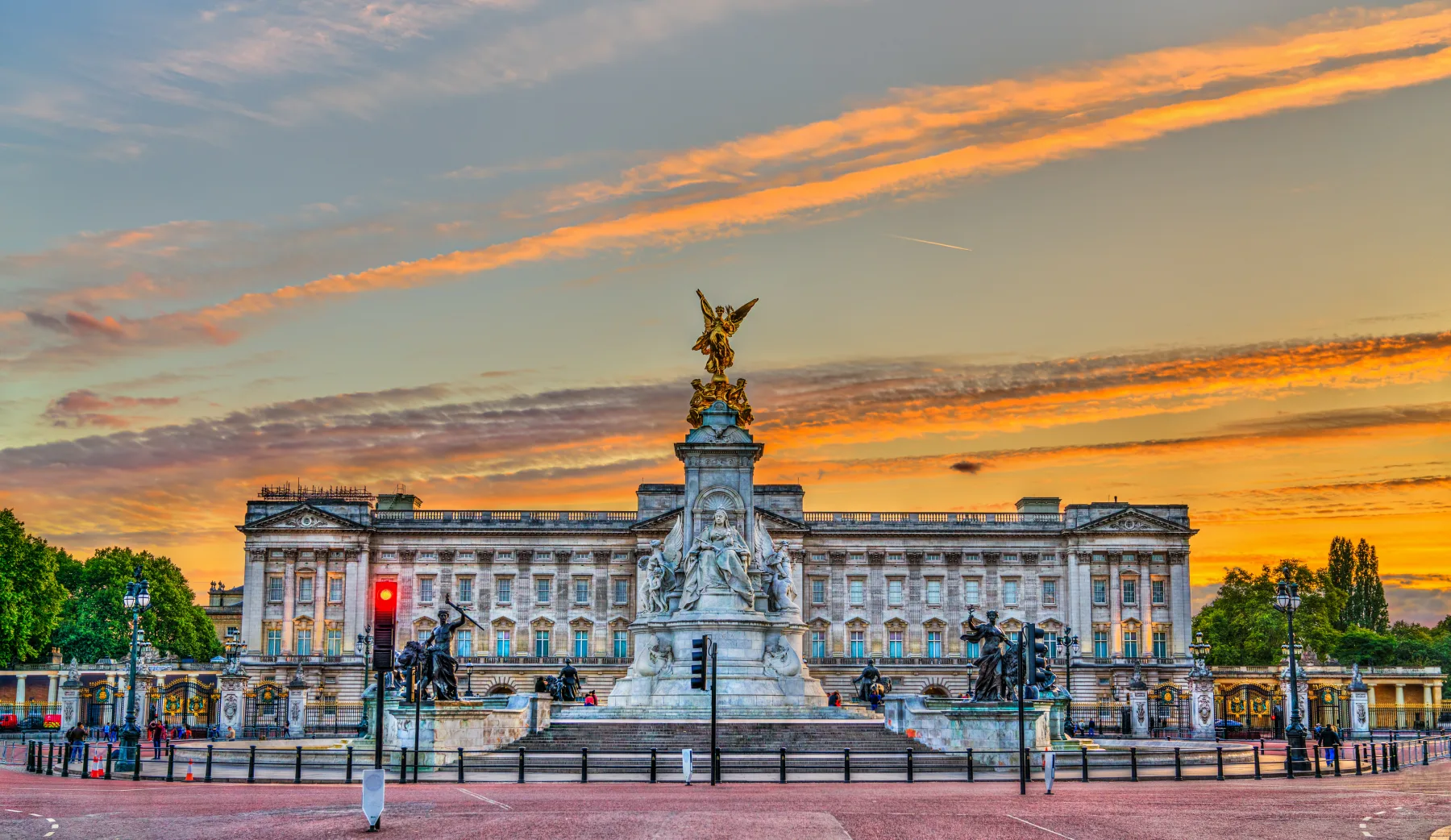 Buckingham Palace at sunset on The London Iconic Run