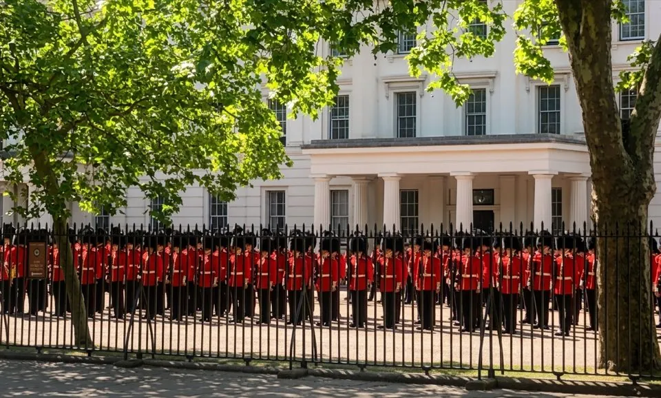 Hotel guests on a London running tour